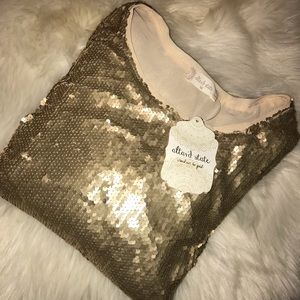 🤩Sequin Bell Sleeve Top🤩